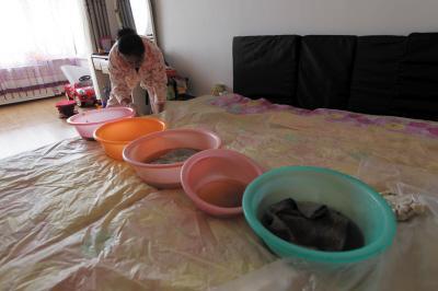 温州楼上漏水，住户失联，小区没物管，业主维权难！律师来支招……